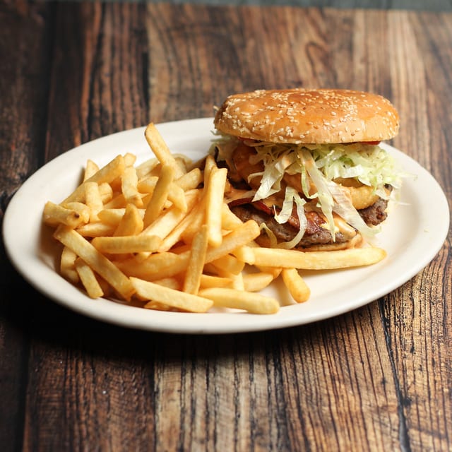 LA KARELY Burger.