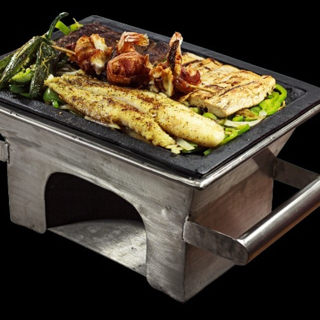 Fajitas Mar Y Tierra (Serving for two people).